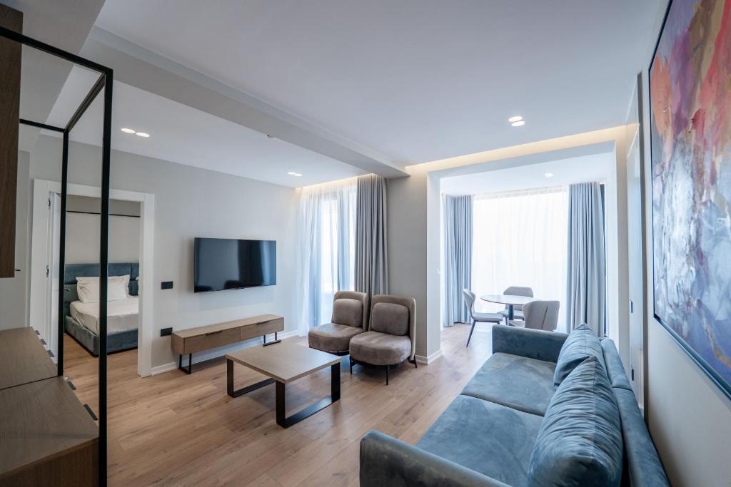 Superior Suite with Side Sea View